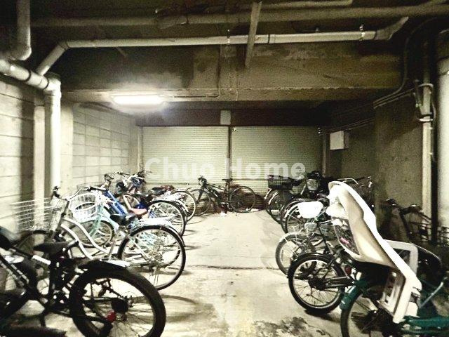 豊栄マンションの駐輪場|駐輪場。空き状況や費用などの詳細は担当スタッフまでお問い合わせください。