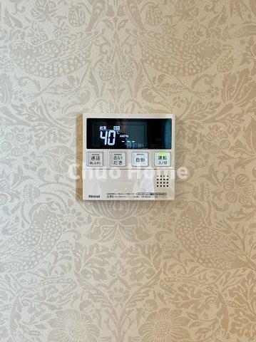 豊栄マンションの発電・温水設備|【給湯リモコン】外での一日を忘れさせてくれるオートバス機能でお好みの湯量・温度に調整された浴槽。