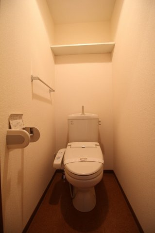 クレストヴィラ　A棟のトイレ|コンパクトで使いやすいトイレです