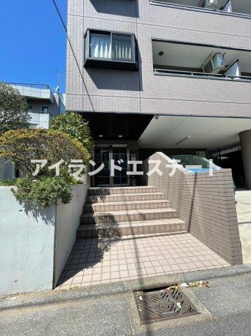 YMO弦巻　南向き　角部屋　オートロック　のエントランス