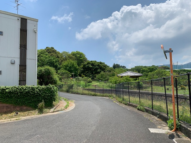 横代東町二丁目4番30号（B-6）の前面道路含む現地写真