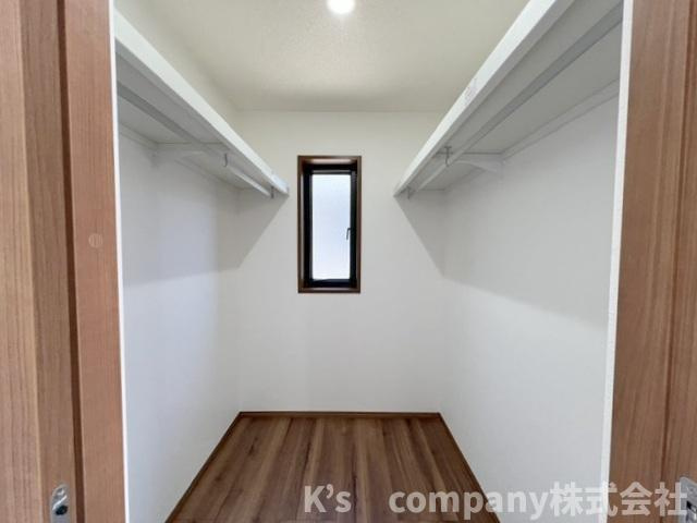 ◎茅ヶ崎市香川3丁目　中古戸建の収納|洋室9.4帖にあるウォークインクローゼット◇