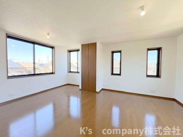 ◎茅ヶ崎市香川3丁目　中古戸建の子供部屋|3階の洋室14帖◇間仕切り工事でお部屋を2部屋にすることができます◇