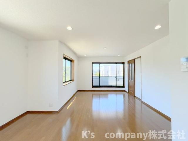 ◎茅ヶ崎市香川3丁目　中古戸建の居間・リビング|2階リビングは広々18.9帖◇