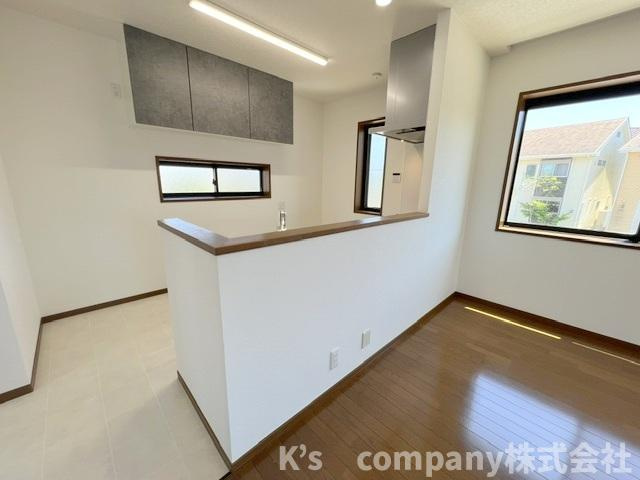 ◎茅ヶ崎市香川3丁目　中古戸建のキッチン|ご家族が自然に集まるコミュニケーションの取りやすいカウンタ―キッチン☆