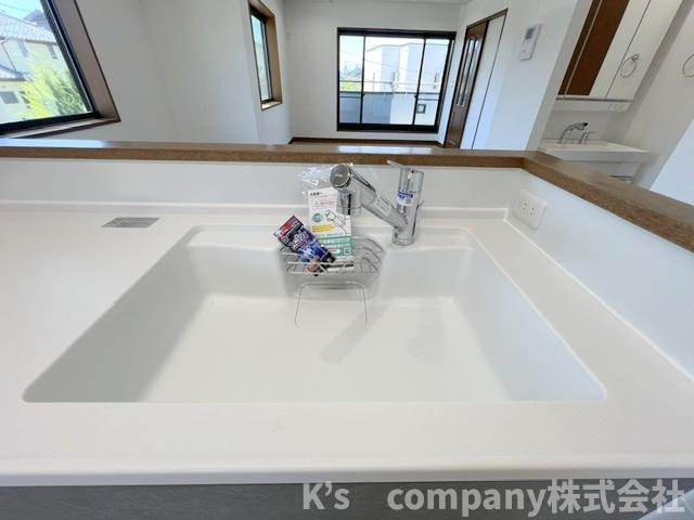 ◎茅ヶ崎市香川3丁目　中古戸建のキッチン|人造大理石のおしゃれなシンク◇