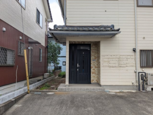 中古戸建　箕郷町上芝の玄関|毎日通る玄関はこちらです