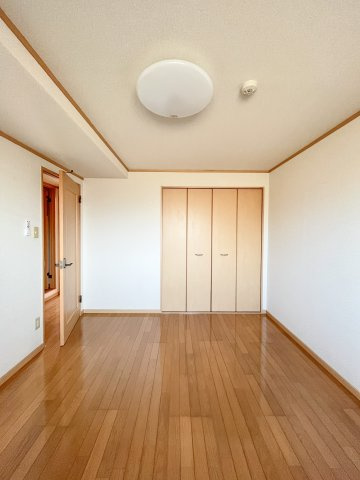 グランディメールの洋室