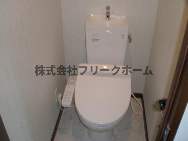 三鷹市下連雀４丁目の賃貸マンションのトイレ