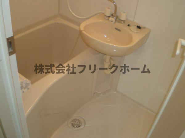 三鷹市下連雀４丁目の賃貸マンションの洗面所