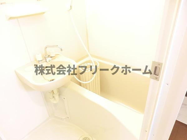 三鷹市下連雀４丁目の賃貸マンションの浴室