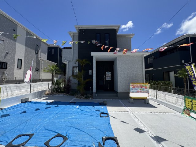うるま市江洲（全10棟）G号棟の外観|G号棟　並列駐車3台可♪素敵な植栽付き♪