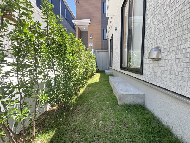 うるま市江洲（全10棟）G号棟の庭|G号棟　素敵な植栽付き♪