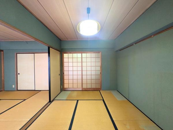 アーバン田室第二期棟の和室|障子やふすまが和の趣を演出しています。畳の上でのくつろぎを感じられる空間です。