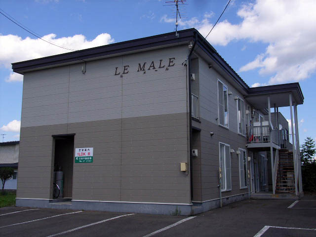 LE MALE