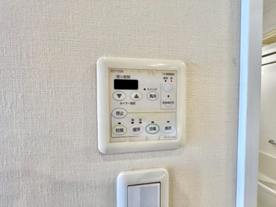 【冷暖房・空調設備】 | サウスオールシティレフトウイング | 大阪ガスカワックの浴室暖房乾燥機付きです。ガスのパワーで雨の日の洗濯物にも安心。寒い時期はヒートショック予防になります。