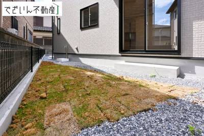 【庭】 | blooming garden久喜市本町2丁目 2期　新築住宅 | ≪3号棟≫南側お庭スペースを確保。ガーデンイングなどを楽しめそうです。
現地(2026年6月撮影)