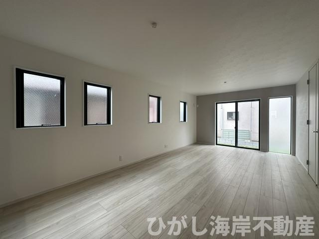 茅ヶ崎市柳島２丁目　新築戸建　全２棟の居間・リビング|21帖　LDK