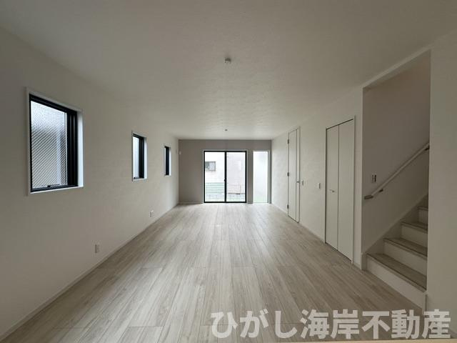 茅ヶ崎市柳島２丁目　新築戸建　全２棟の居間・リビング|21帖　LDK