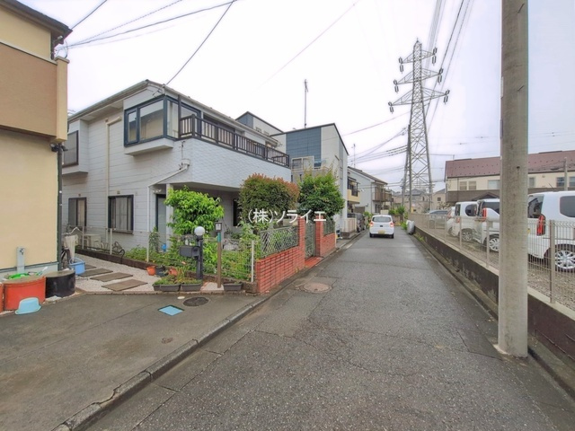所沢市若狭3丁目　中古戸建の前面道路含む現地写真