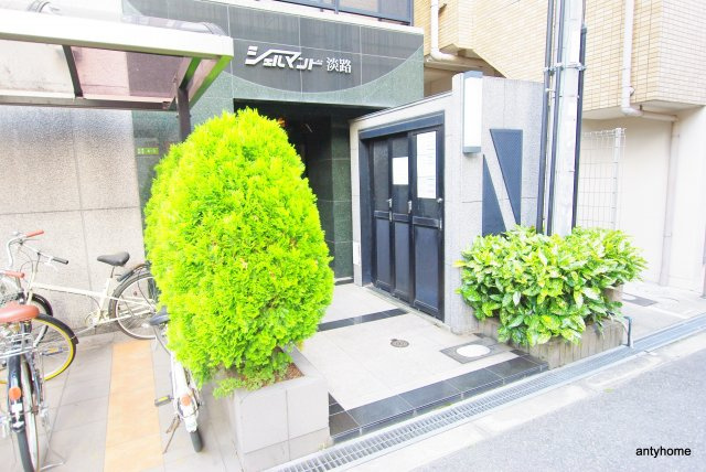 シェルマンド淡路　仲介手数料無料のエントランス
