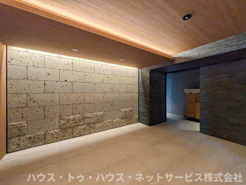 S-RESIDENCE松戸Iriseのエントランス