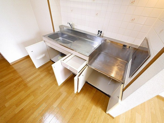 サンタローザのキッチン|収納豊富なキッチンです