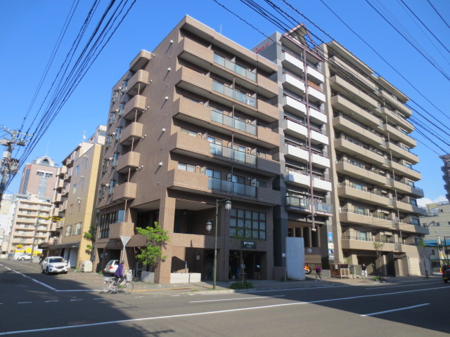 メゾンエクレーレ近代美術館