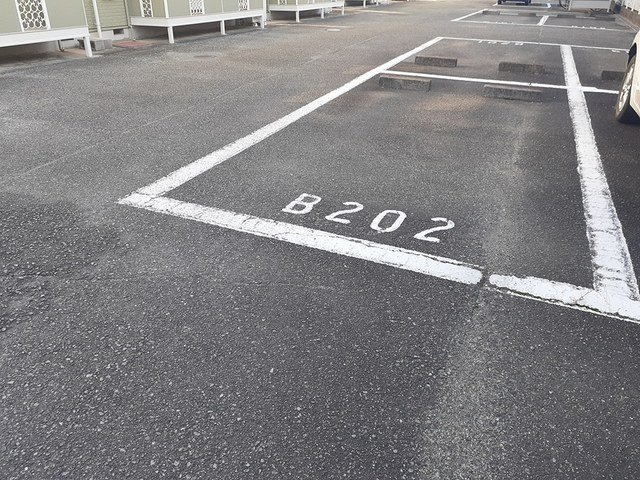 ハイムマコトＢの駐車場
