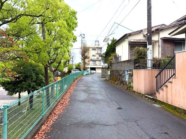 草牟田2丁目　売地の前面道路含む現地写真