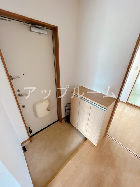 メゾンフローラの玄関