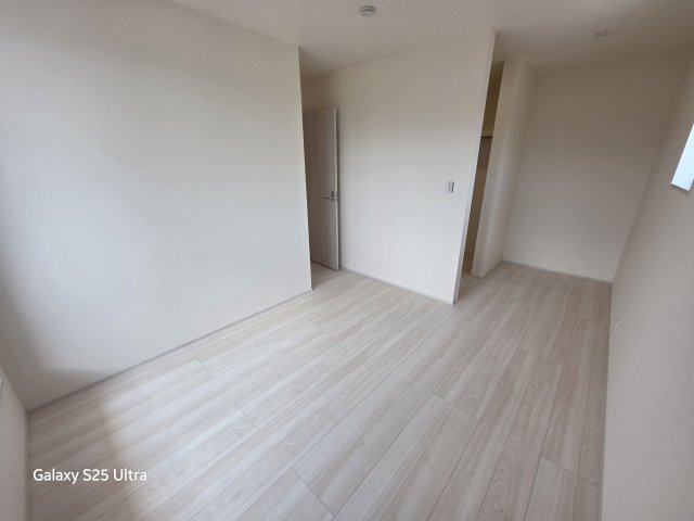 リーブルガーデン．S　深谷稲荷町北第３　の洋室