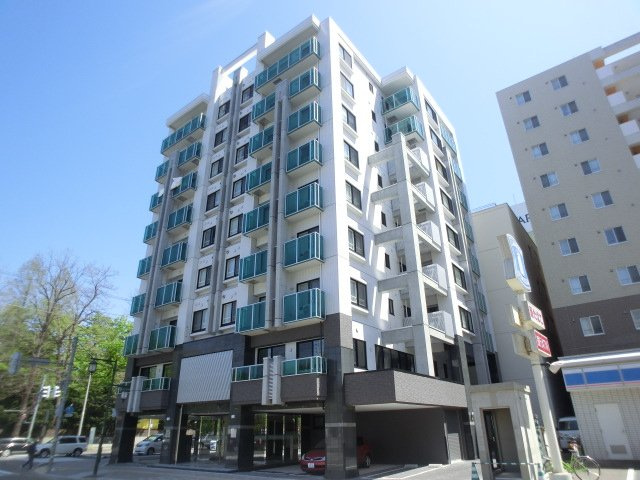 ノヴァ知事公館前