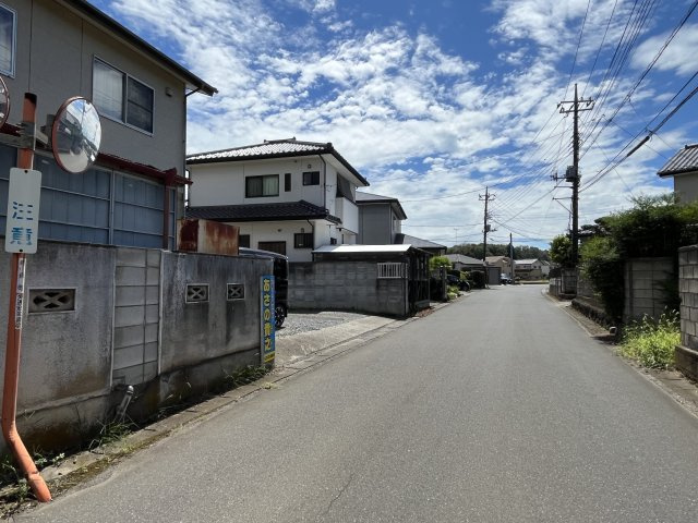 栃木市岩舟町静・中古戸建の前面道路含む現地写真