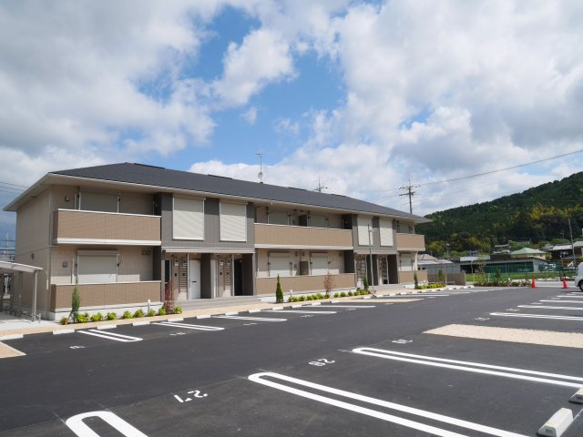 ロイヤルタウン篠山口Ｂの駐車場