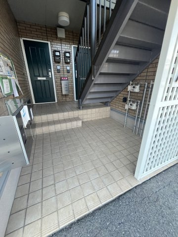 リビングタウン観音寺A棟の玄関