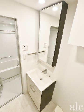 新宿区北新宿２丁目の賃貸マンションの独立洗面台|★～　PET  FRIENDLY　RESIDENCE　～★