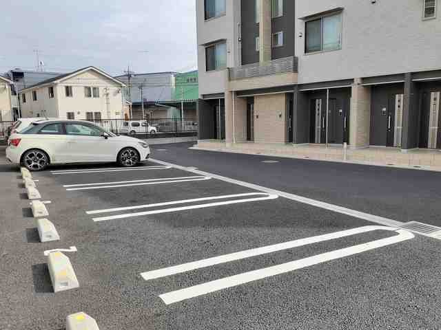 ラ　ヒル　ノーヴァの駐車場