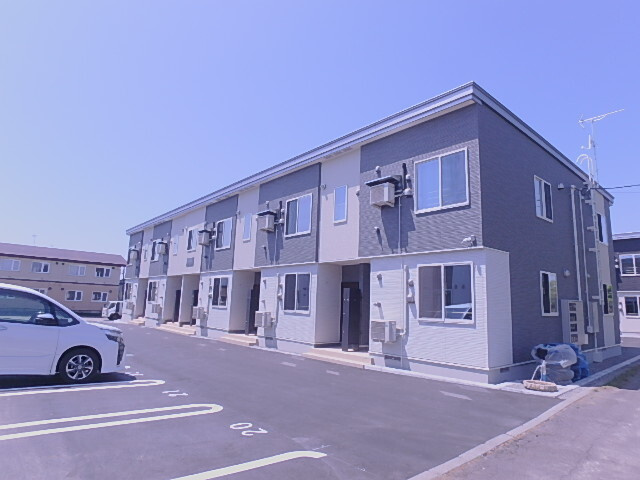 苫小牧市もえぎ町１丁目のアパート