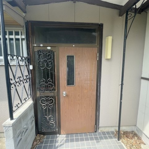 大黒町　一戸建の玄関