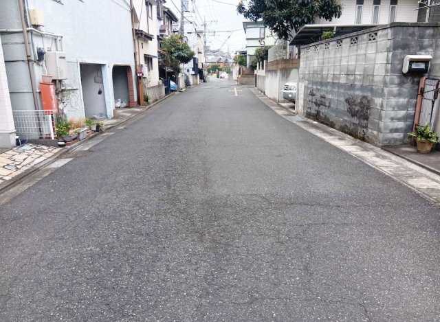 【その他】 | 志木市本町2丁目　中古一戸建住宅　(丸井志木店) | 【前面道路の様子】
両面道路に接道しているため開放感良好！
※北西側道路は車両侵入不可