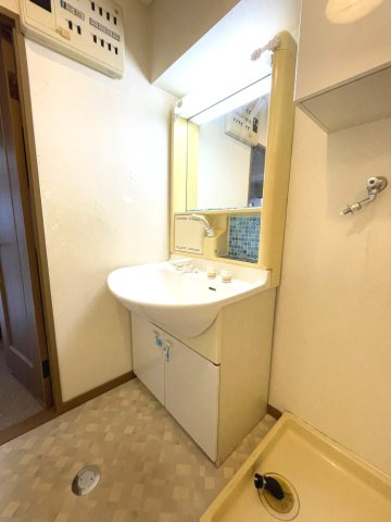 ライオンズマンション岡山内山下の独立洗面台|洗面化粧台です。