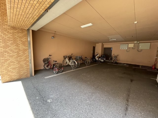 ライオンズマンション岡山内山下の駐車場|駐輪場です。