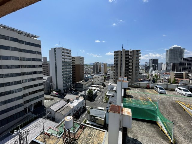 ライオンズマンション岡山内山下の展望|リビングダイニングからの眺望です。