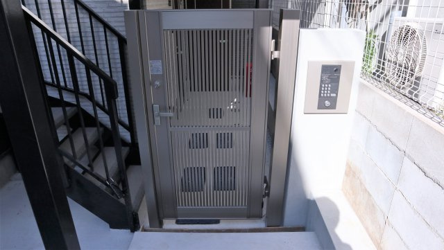 ベイルーム阪東橋のエントランス
