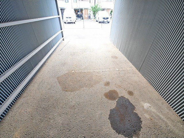 田中モータープール（シャッター付ガレージ）の内装
