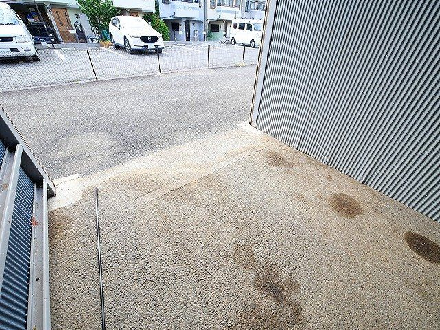 田中モータープール（シャッター付ガレージ）の内装
