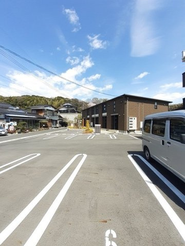 コモド　ガーデンの駐車場