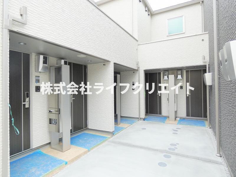 THE HOUSE Nishi Hachiojiのエントランス