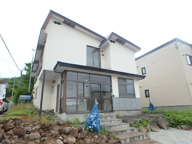 小樽市真栄1丁目13-8貸家